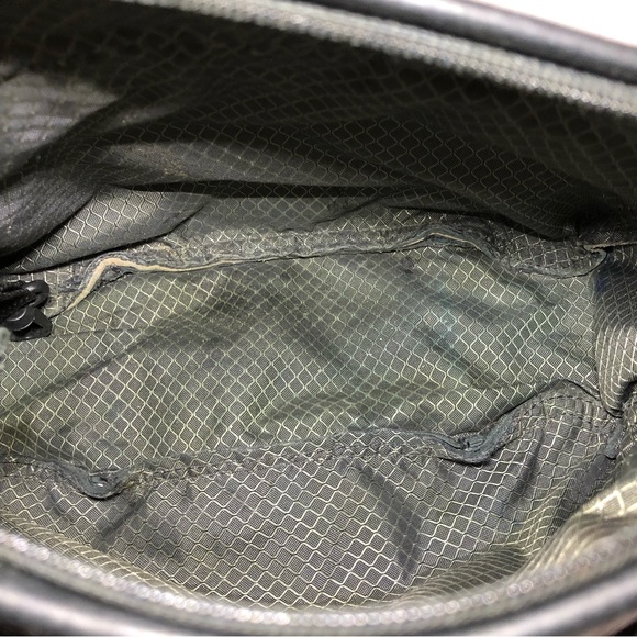 Great Bags Crocodile Texture Leather Two-Toned Crossbody Bag. - Picture 6 of 9